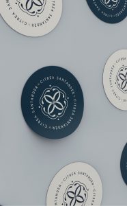 branding marca identidad logo hotel citrea santander pegatinas redondas vinilo con imagotipo de la marca