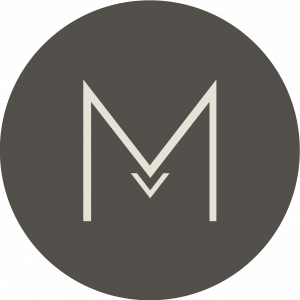 Logotipo minimalista circular con la letra M de Manawa Creative, estudio de branding y diseño web estratégico para emprendedores