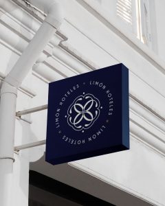Rótulo exterior con logotipo de Grupo Limón Hoteles en azul marino