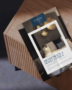 Folleto de bienvenida del Hotel Citrea con branding de Grupo Limón Hoteles