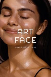 Mujer con los ojos cerrados y expresión de bienestar con logotipo Art Face.