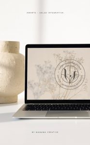 Propuesta visual del logotipo de la Clínica Amarte sobre diferentes fondos