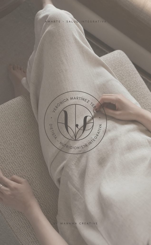 Aplicación de branding de la Clínica Amarte en material gráfico corporativo