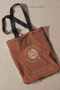 totebag bolsa de tela con logotipo de Pranna Home, parte del branding artesanal diseñado por Manawa Creative.
