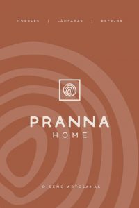 Identidad visual de Pranna Home en fondo terracota con logotipo artesanal diseñado por Manawa Creative.
