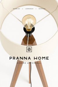 Catálogo de Pranna Home con lámpara artesanal, identidad visual creada por Manawa Creative.