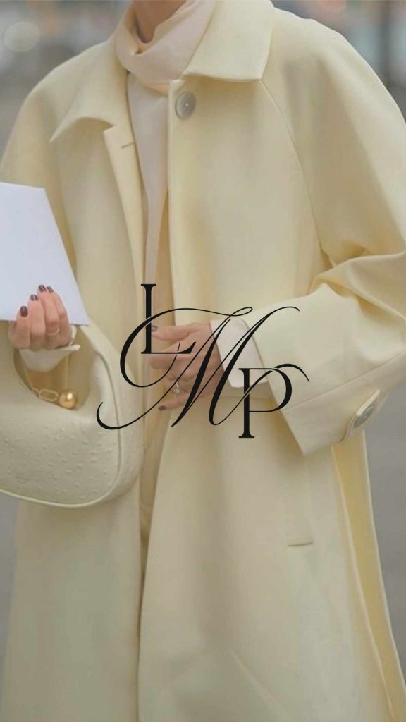 Fotografía de moda en tonos mantequilla con el isotipo LMP aplicado como parte de la identidad visual de Lycaste Marketing Partners.