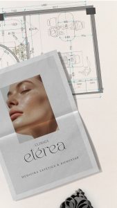 Folleto de Clínica Etérea con fotografía y logotipo como parte de su comunicación visual.