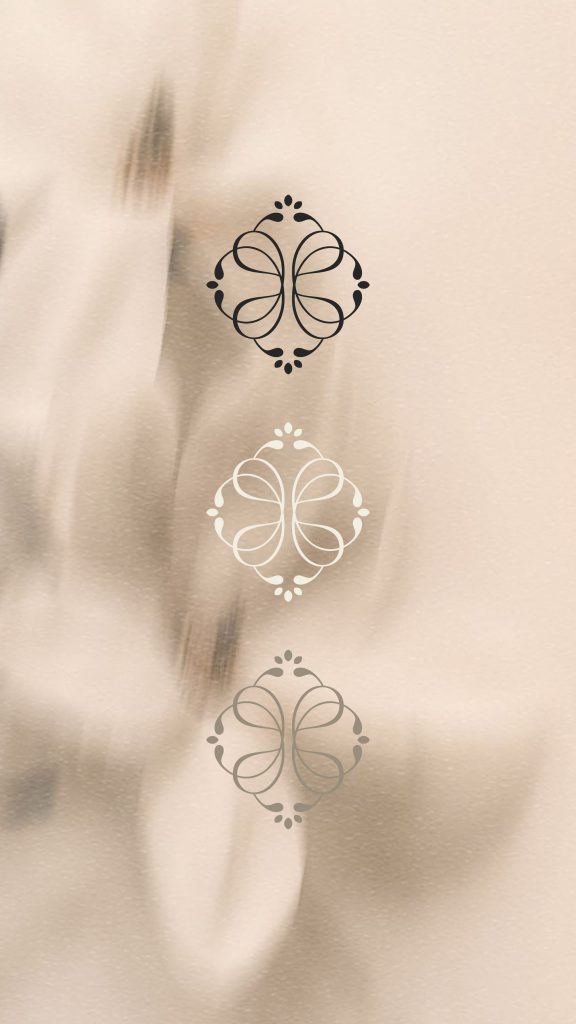 Variaciones del isotipo de Clínica Etérea en diferentes tonos sobre una textura suave y orgánica.