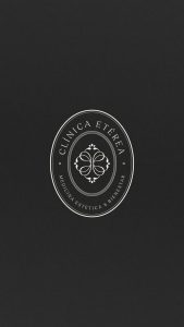 Sello circular de Clínica Etérea con isotipo y tipografía sobre fondo negro.