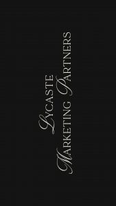 Logotipo vertical de Lycaste Marketing Partners en serif elegante sobre fondo negro premium.