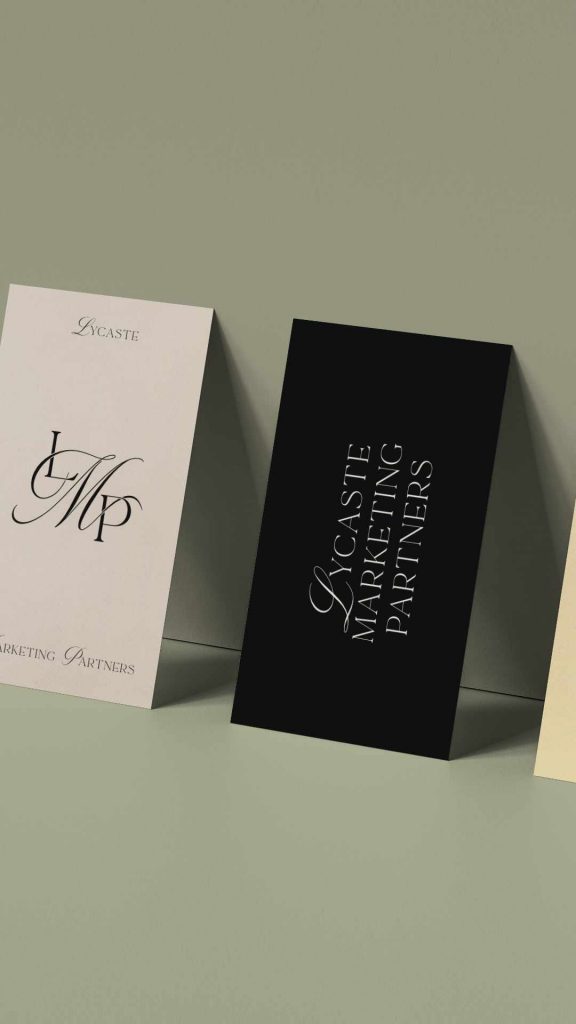 Tarjetas corporativas verticales y horizontales de Lycaste Marketing Partners con identidad visual minimalista creada por Manawa Creative.